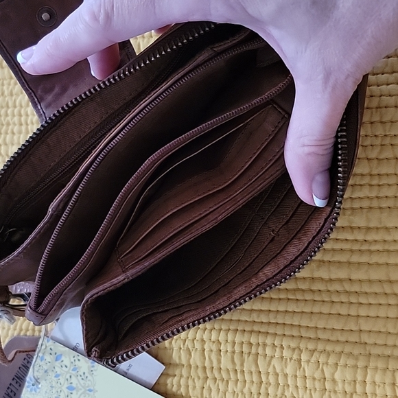 NEW! Super soft Genuine Leather Wristlet Wallet (12) Card Holder 8x4x2 Flap Snap - Picture 3 of 5